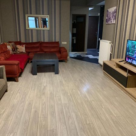 Lilika Apartments On Meskhishvili Tbilisi ภายนอก รูปภาพ