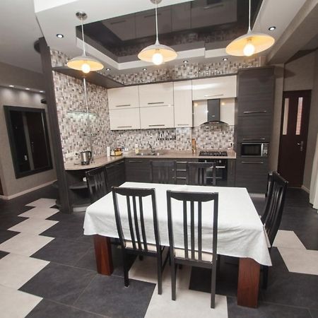 Lilika Apartments On Meskhishvili Tbilisi ภายนอก รูปภาพ