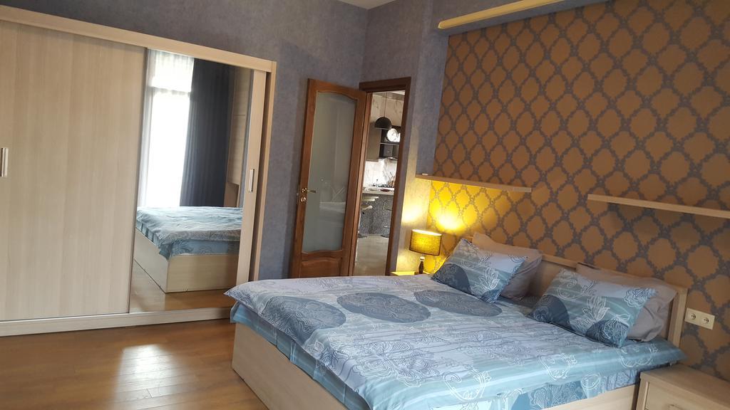 Lilika Apartments On Meskhishvili Tbilisi ภายนอก รูปภาพ