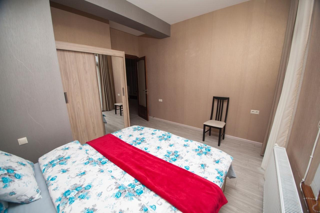 Lilika Apartments On Meskhishvili Tbilisi ภายนอก รูปภาพ