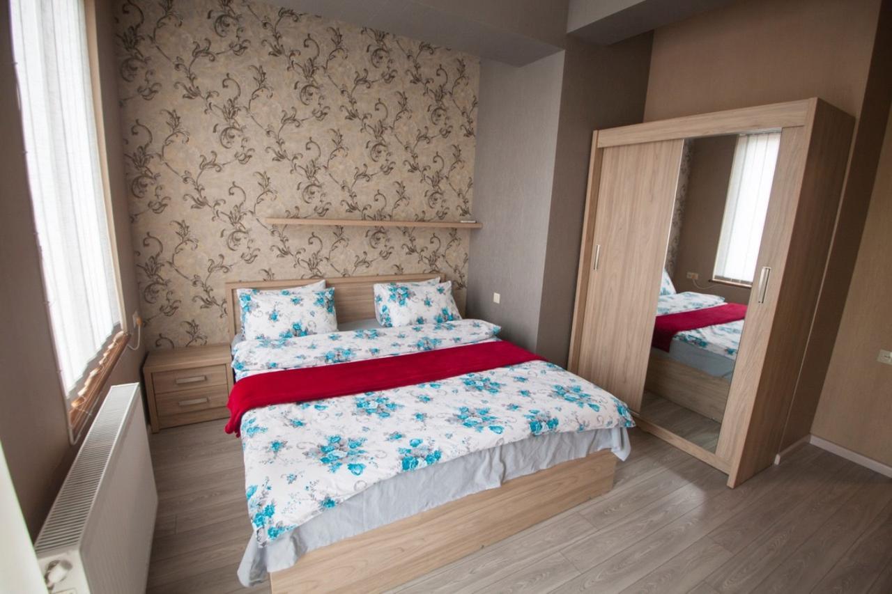 Lilika Apartments On Meskhishvili Tbilisi ภายนอก รูปภาพ