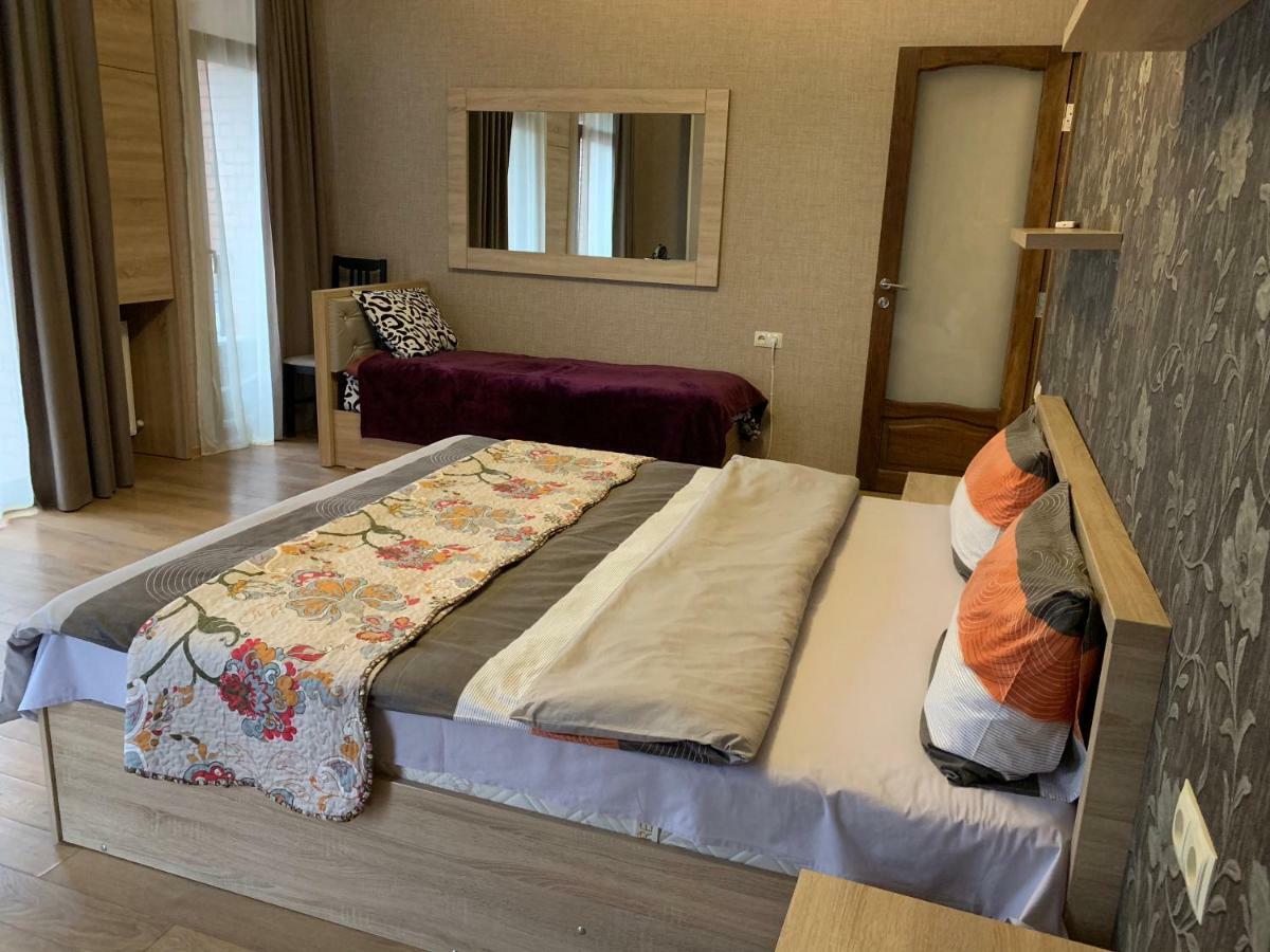 Lilika Apartments On Meskhishvili Tbilisi ภายนอก รูปภาพ