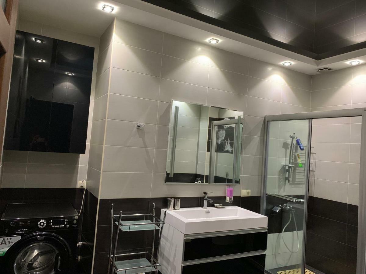 Lilika Apartments On Meskhishvili Tbilisi ภายนอก รูปภาพ