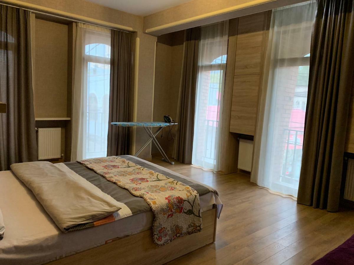 Lilika Apartments On Meskhishvili Tbilisi ภายนอก รูปภาพ