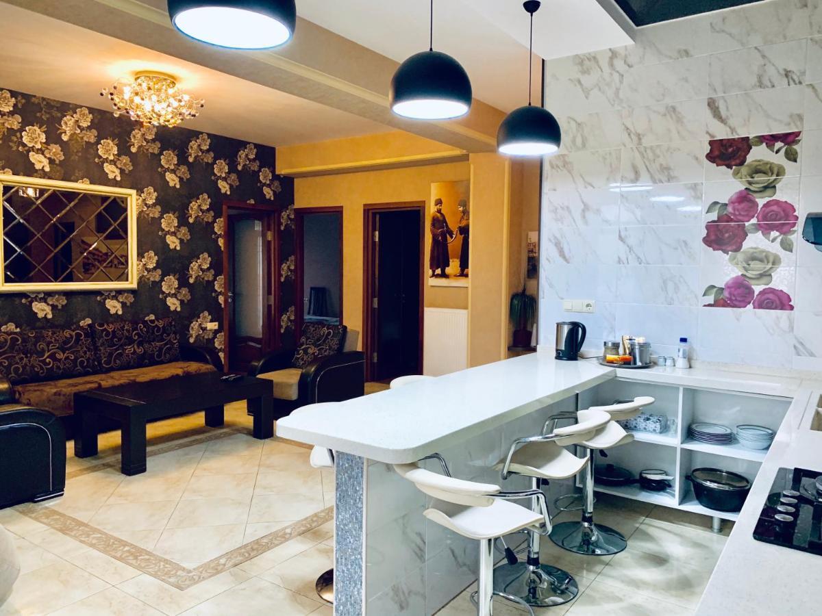 Lilika Apartments On Meskhishvili Tbilisi ภายนอก รูปภาพ